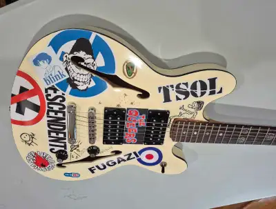 Tom Delonge Fender Squire Starcaster Blink 182, View more