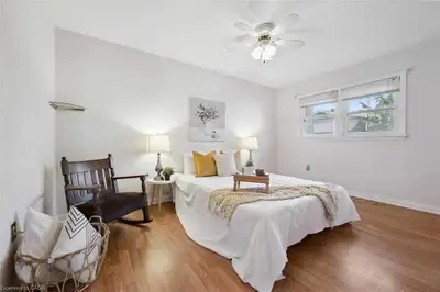 I am offering rooms for rent in a clean and well-maintained house. The rooms are suitable for respon...