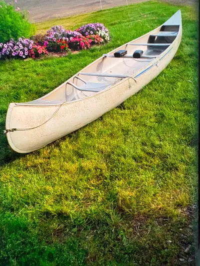 Offering for sale is a used 17' aluminum Grumman Canoe. Cash Sale only. No Cheques or E transfrers.