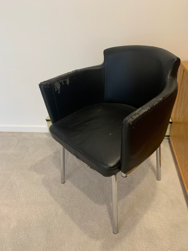 Swivle Black Arm Chair with Chrome base - MCM design dans Chaises, Fauteuils inclinables  à Longueuil/Rive Sud - Image 4