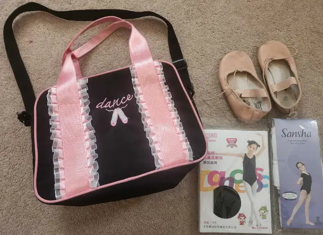Young kids ballet bag and tights in Kids & Youth in Calgary - Image 2