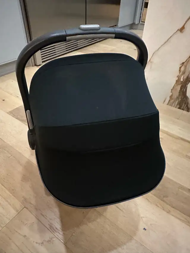 Uppa Baby Mesa V2 Infant Car Seat with CozyGanoosh cover  in Strollers, Carriers & Car Seats in Mississauga / Peel Region - Image 4