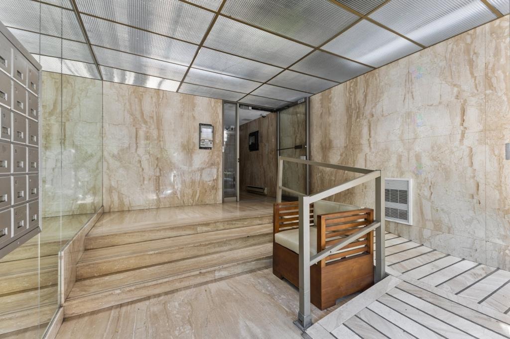 Condo 3 ½ rénové – béton – à 1 minute du Cégep Bois‑de‑Boulogne — photo 2