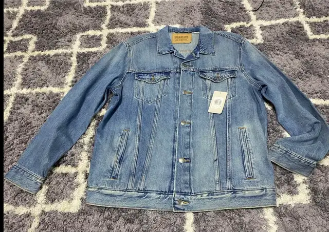 Levi's Signature Trucker Jacket in Men's in Markham / York Region - Image 3