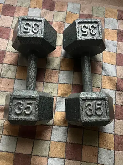 2x 35 pounds dumbells / Paire d haltères 35 livres, View more