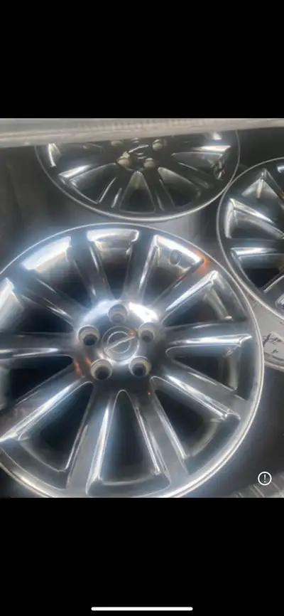 Chrysler 300 rims 9/10 condition full set 4 rims no tires $450 obo 7059842035 call or text deal won’...
