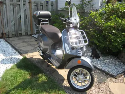 scooter vespa primavera touring 2023 50cc 4temps injection comme neuf