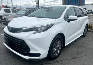 2025 Toyota Sienna LE
