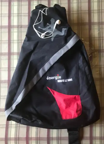 Sac à bandoulière Écouteurs non inclus.