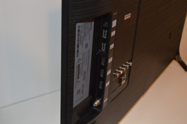 Samsung QN32Q50RA 32" QLED 4K Smart Ultra HD TV with Remote etc. in TVs in Markham / York Region - Image 3
