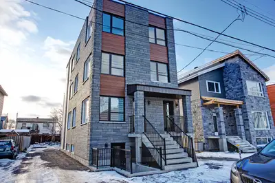 *** À LOUER 4 1/2 LAVAL - CONSTRUCTION NEUVE (X 7 ans seulement) Un veritable coup de coeur! L’empla...