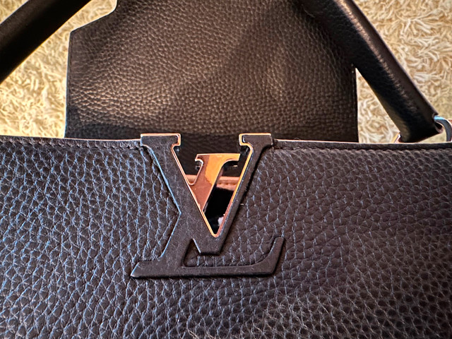 Louis Vuitton Capucines Bag in Women's - Bags & Wallets in Downtown-West End - Image 4