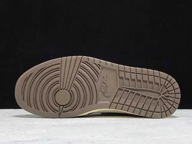 AIR JORDAN 1 HIGH OG TS SP 'Travis Scott' -  Size 8.5 in Men's Shoes in Québec City - Image 8