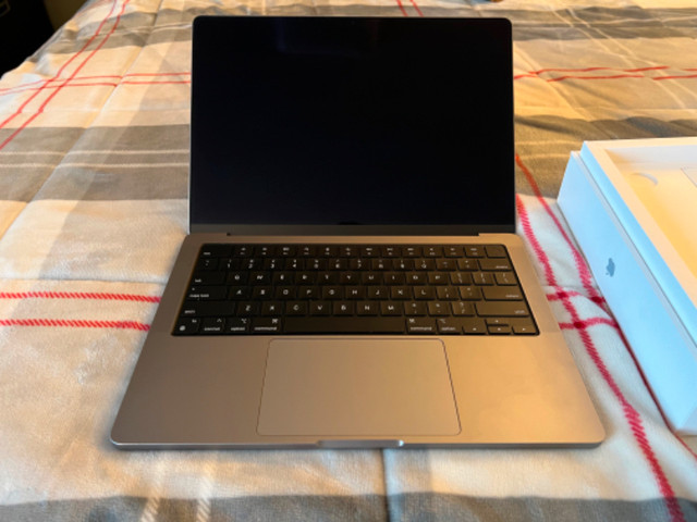 MacBook Pro 14" 2023 Space Grey - 2TB SSD - 32GB RAM - M2 Pro in Laptops in Calgary - Image 3