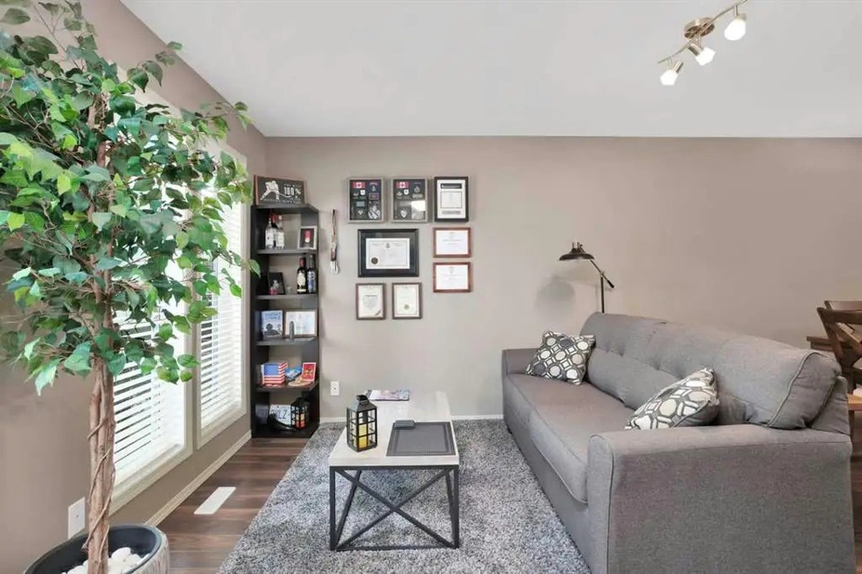 Townhouse for Rent - 2 Bed, 3 Bath - A/C, 2 Parking, Clearview 2