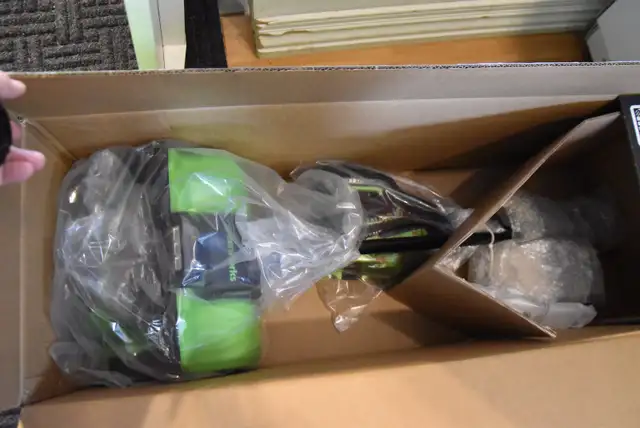 NEW Greenworks Pro 80V Cordless Snow Shovel 12 In in Outdoor Tools & Storage in Stratford - Image 3