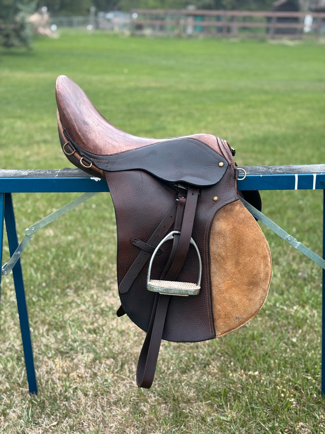 English Saddle near Sherwood Park in Equestrian & Livestock Accessories in Strathcona County - Image 2