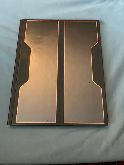Hardcover strategy guide for Call of Duty: Black Ops 2. Contains guides, tips, map layouts, detailed...