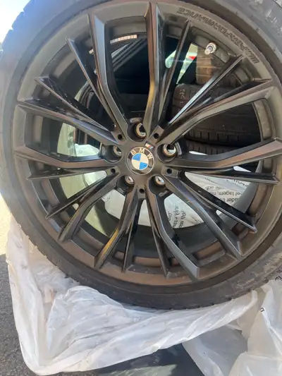 Immaculate set of OEM wheels with winter tire Runflat package including GENUINE TPMS STYLE 786 Et 30...