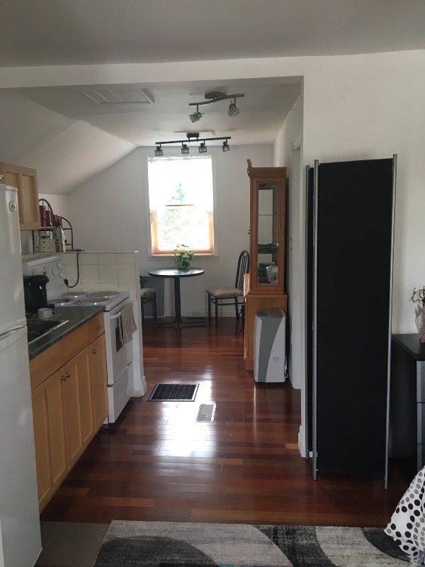 One bedroom upper for rent Long Term Rentals Belleville Kijiji