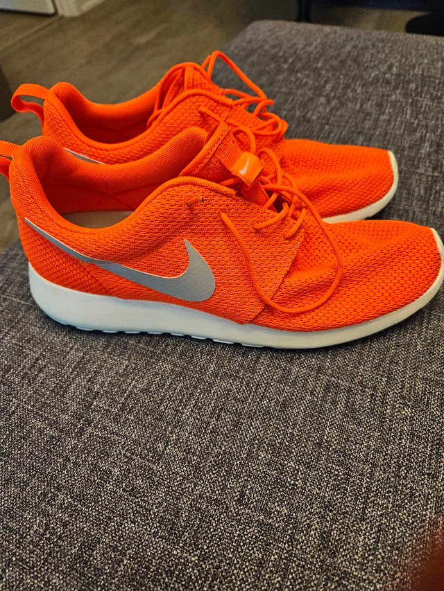 Nike Roshe Run size 9.5 in Men's Shoes in City of Toronto