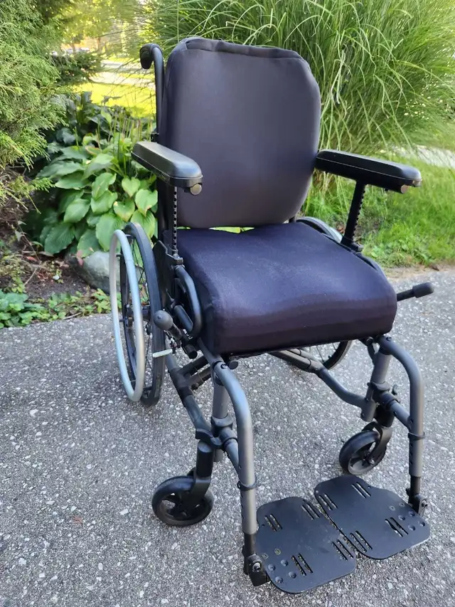 Ki mobility catalyst 4 lightweight manual wheelchair 