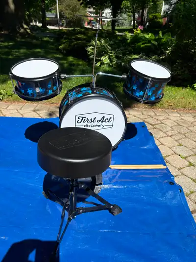First Act Discovery kids drum set for sale. Great beginner drum kit for young children who want to t...