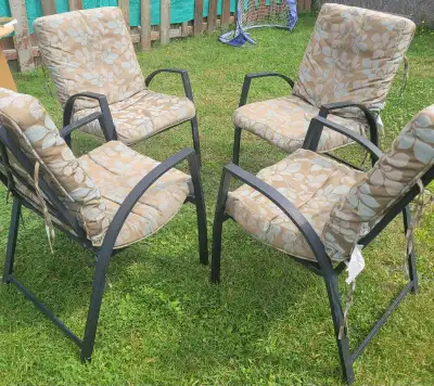 4 chaises de jardin, View more