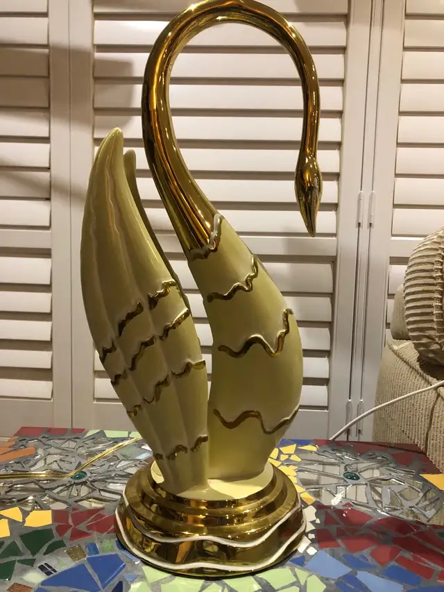 Vintage Hollywood Regency Swan Lamp in Indoor Lighting & Fans in City of Toronto - Image 3