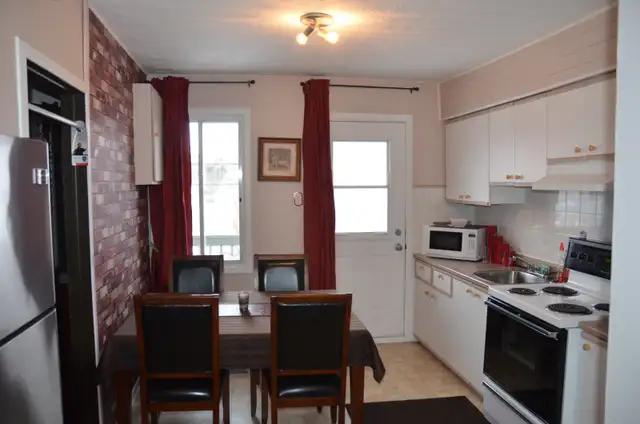 Beautiful 3.5-room clean second-floor apartment