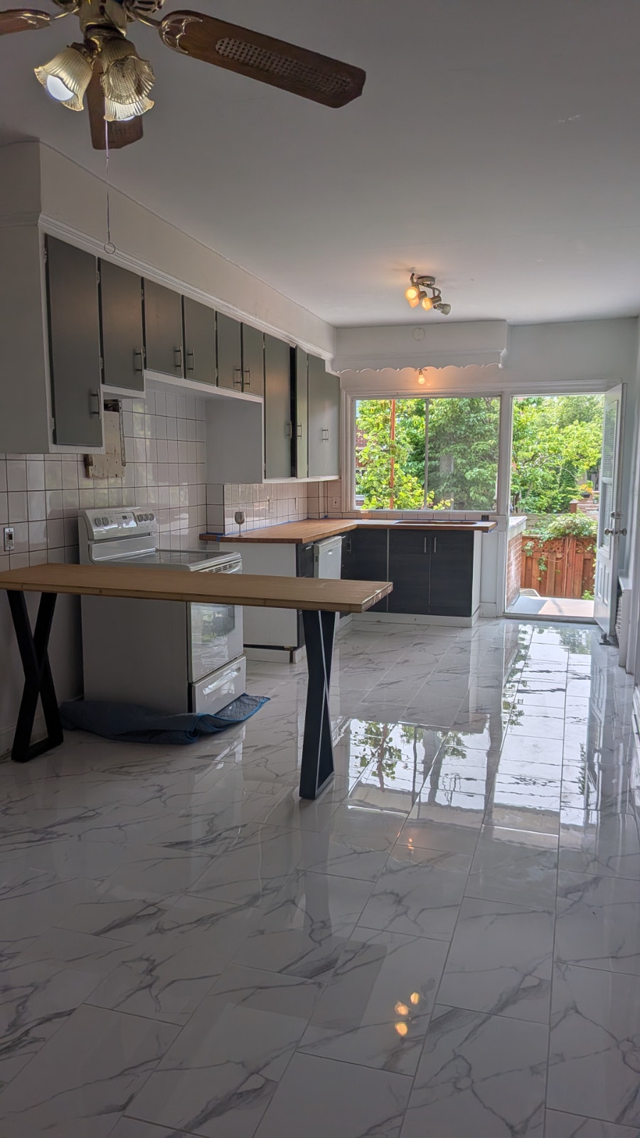 5Bed, 2 Bath, renovated Metro Jolicoeur — photo 1
