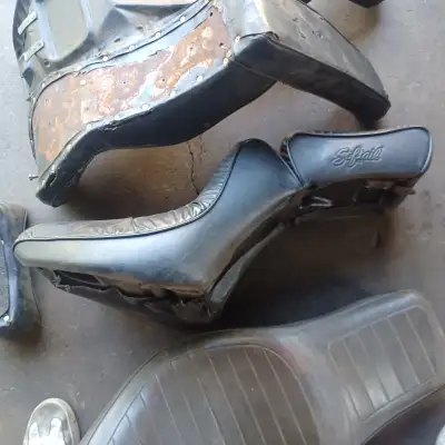 Couple old flh seats 1 brown 1 black 1 softtail seat black pillowtop. 1 le pera vintage seat suitabl...