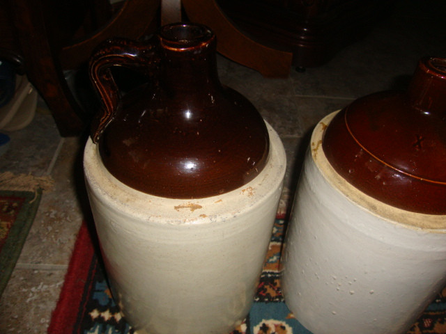 2 VINTAGE POTTERY JUGS in Arts & Collectibles in Norfolk County - Image 2