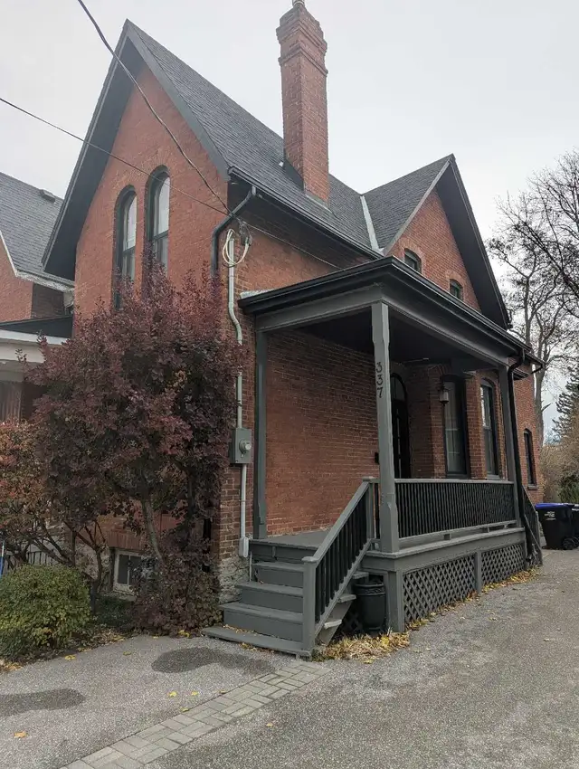 Century Home For Rent in Ontario in Canada - Image 2