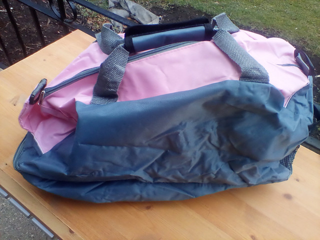 NEW Travel Bag / Carry on / Duffle Bag - Pink & Grey Nylon in Women's - Bags & Wallets in Oshawa / Durham Region - Image 3