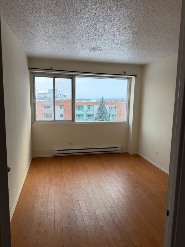Dorval studio- 150 Dorval ave., Dorval — photo 2