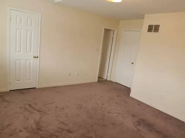 one master room for rent  in Room Rentals & Roommates in Mississauga / Peel Region - Image 4
