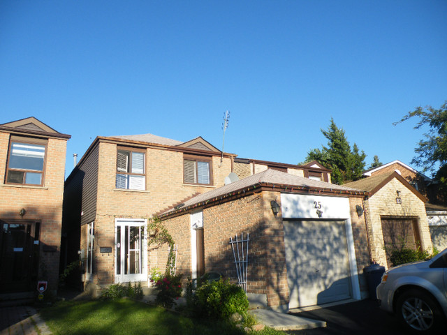 Detached home in Glen Shields, Vaughan with 3 bedrooms in Long Term Rentals in Markham / York Region