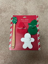 New with Tags Rae Dunn Baking Set