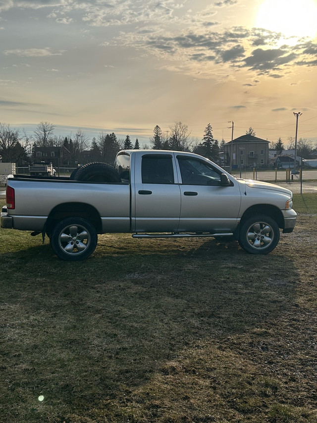 2004 1500 4x4 5.7L in Cars & Trucks in Kawartha Lakes - Image 2