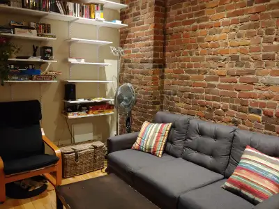 Les informations sur nous et sur l’appartement sont écrites ci-dessous. Prends le temps de bien lire...