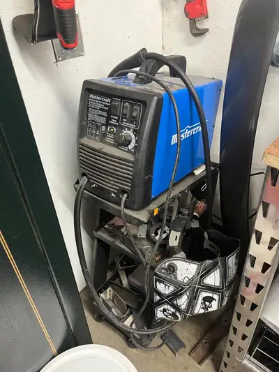 Master craft 110 welder for sale. Comes with helmet, cart and gloves 200obo