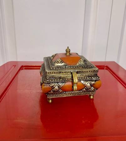 Beautiful Vtg Jewelry Box Rare in Arts & Collectibles in Burnaby/New Westminster - Image 2