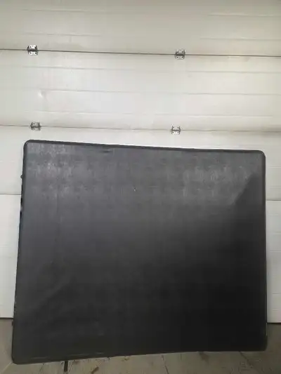 Brand new factory gm tonneau cover never used . Fits standard bed 79" truck. 807 631 3612