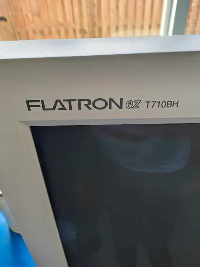 LG Flatron ez T710BH CRT Monitor, View more