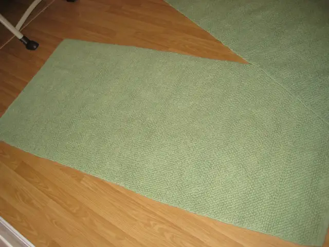 100 % Wool Runner light green in Rugs, Carpets & Runners in Markham / York Region - Image 5