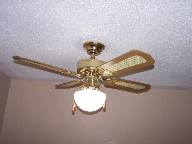 Ceiling Light and Fan Combo in Indoor Lighting & Fans in Ottawa - Image 3