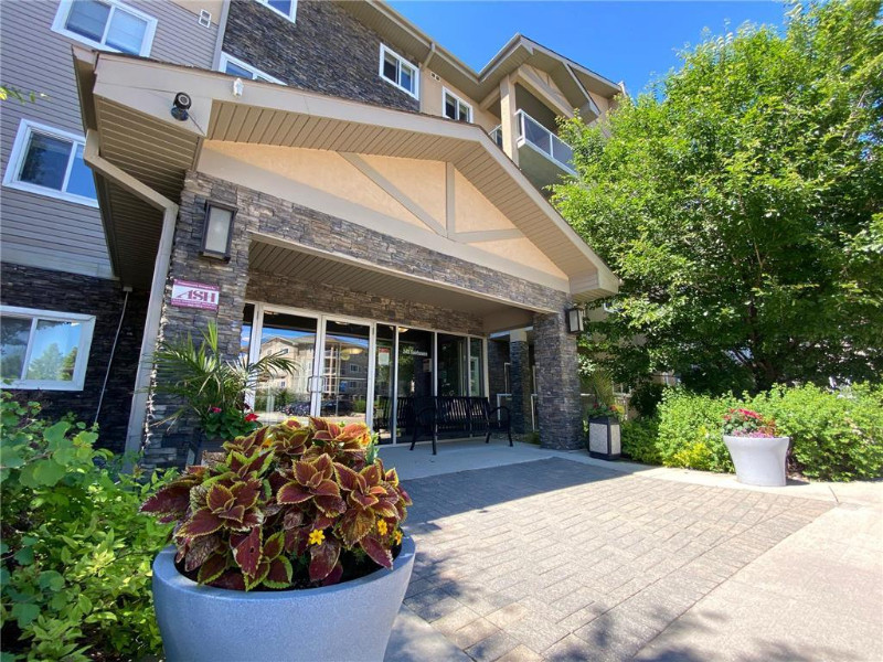 Fully furnished 3 bedroom condo in Lindenwoods with pool Long Term