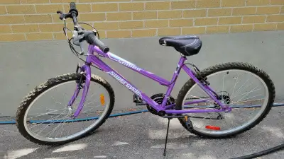 SuperCycle SC1800 Mountain Bike Ideal for someone in the height range of 5'7" to 5'9" , or 170 to 17...