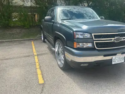 2006 Silverado 1500 RWD 4.8L 132,000 km On 26s Rust on rockers Interior clean 1 owner